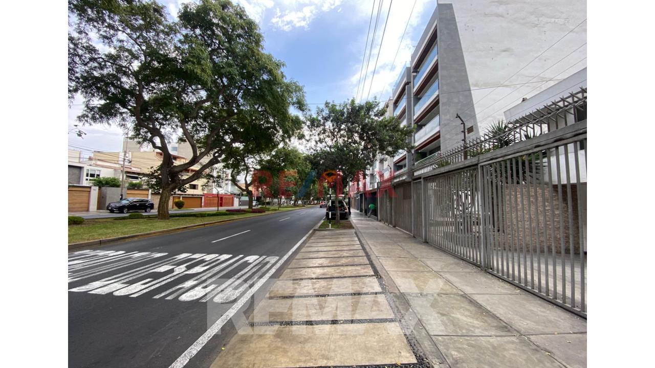 Venta De Amplia Casa En Aurora Miraflores Area 476M2. - 10