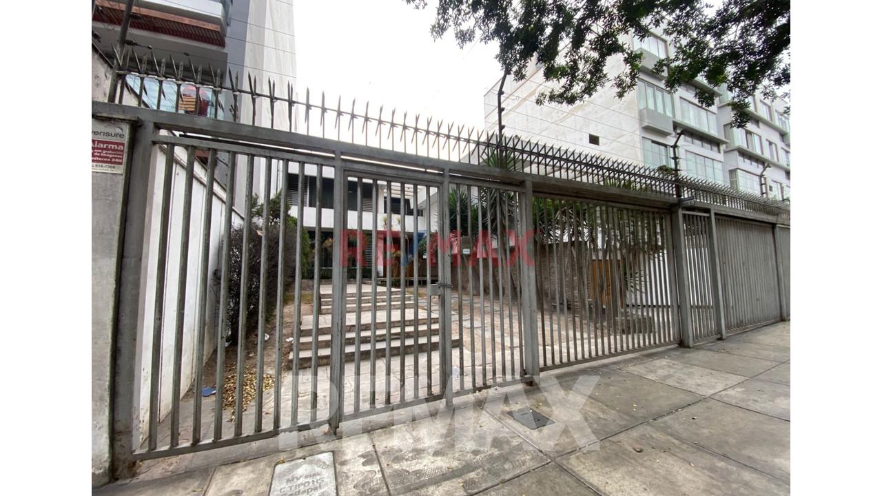 Venta De Amplia Casa En Aurora Miraflores Area 476M2. - 3