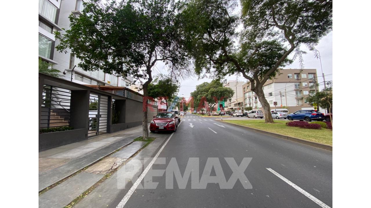 Venta De Amplia Casa En Aurora Miraflores Area 476M2. - 11
