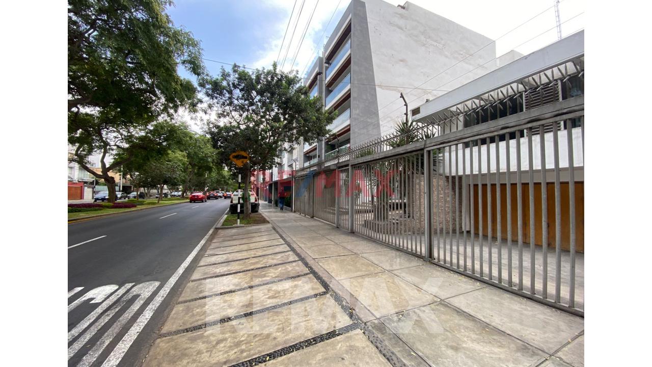 Venta De Amplia Casa En Aurora Miraflores Area 476M2. - 4