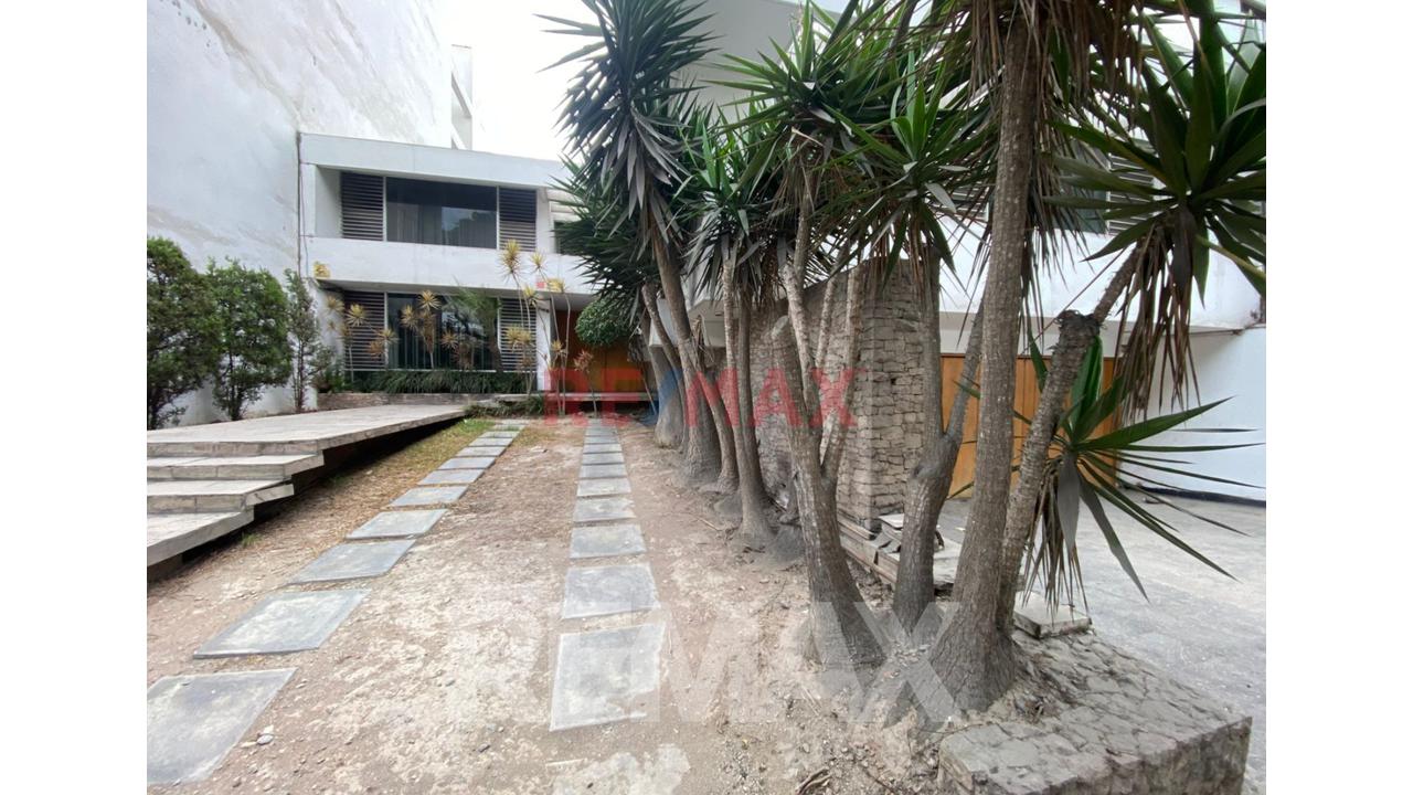 Venta De Amplia Casa En Aurora Miraflores Area 476M2. - 9