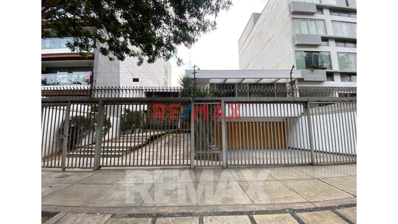 Venta De Amplia Casa En Aurora Miraflores Area 476M2. - 1