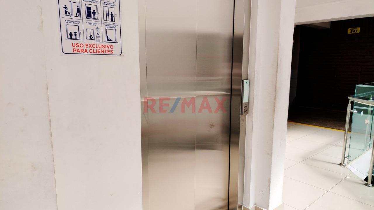 Venta De 2 Locales Comerciales En El Centro Comercial Acma — foto 2