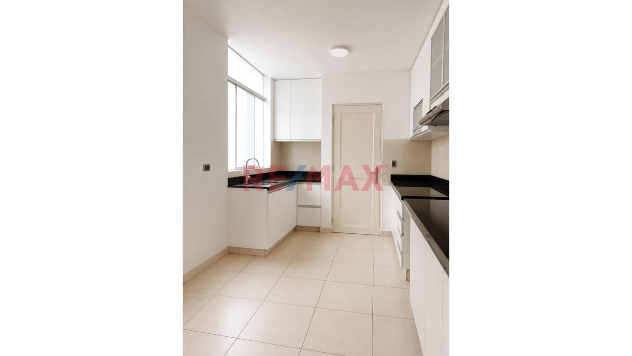 Departamento en Venta ubicado en Av. Velasco Astete 118 Departamento en Venta ubicado en Av. Velasco Astete 118