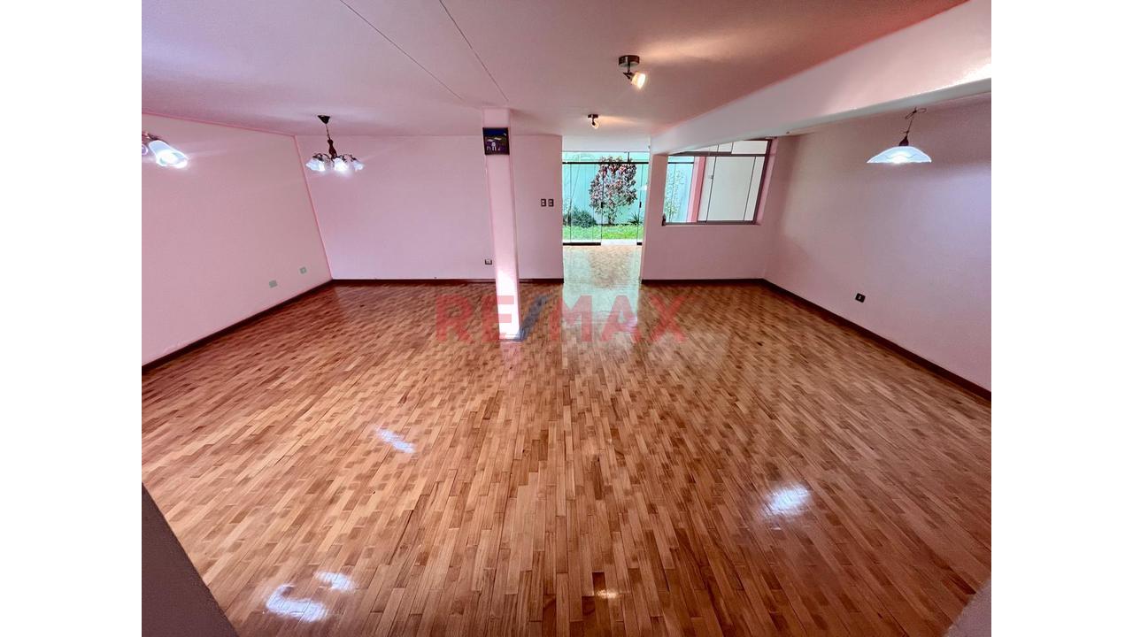Vendo Casa De 4 Pisos En San Miguel | Espacio Comodidad Y Versatilidad - 2