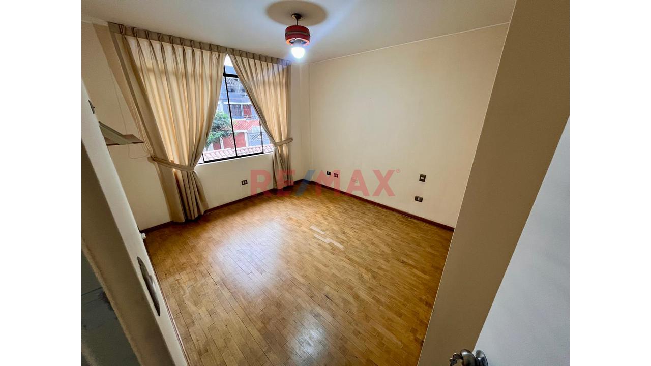 Vendo Casa De 4 Pisos En San Miguel | Espacio Comodidad Y Versatilidad - 9