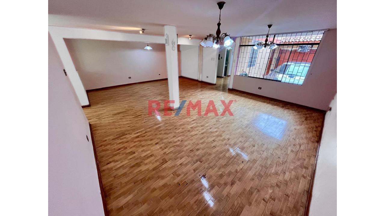 Vendo Casa De 4 Pisos En San Miguel | Espacio Comodidad Y Versatilidad - 1