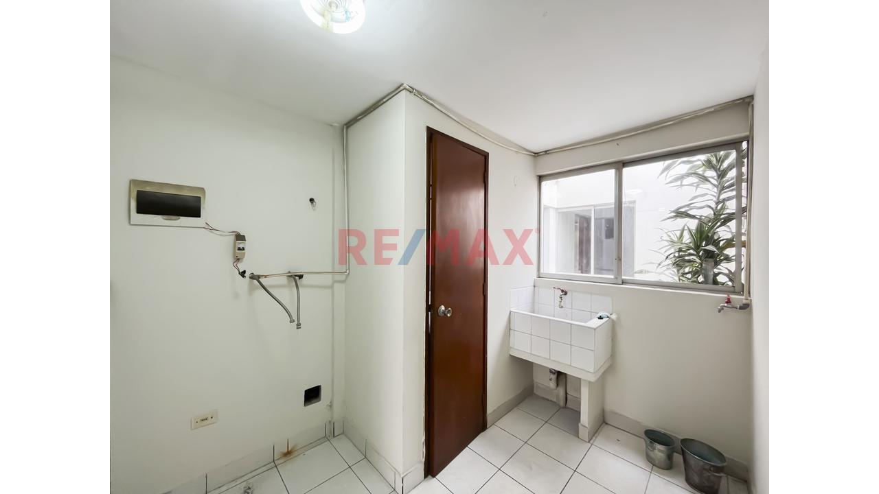 Bajo De Precio Venta De Departamento En Miraflores — foto 10