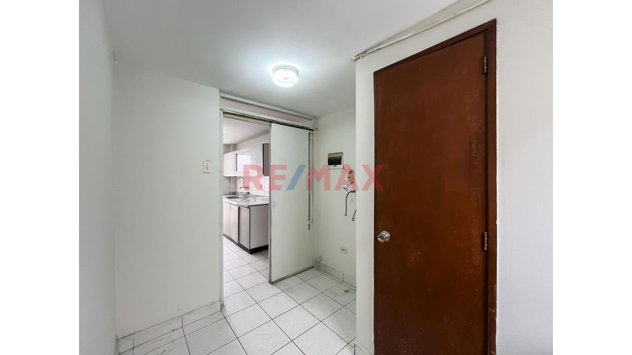 Bajo De Precio Venta De Departamento En Miraflores — foto 11
