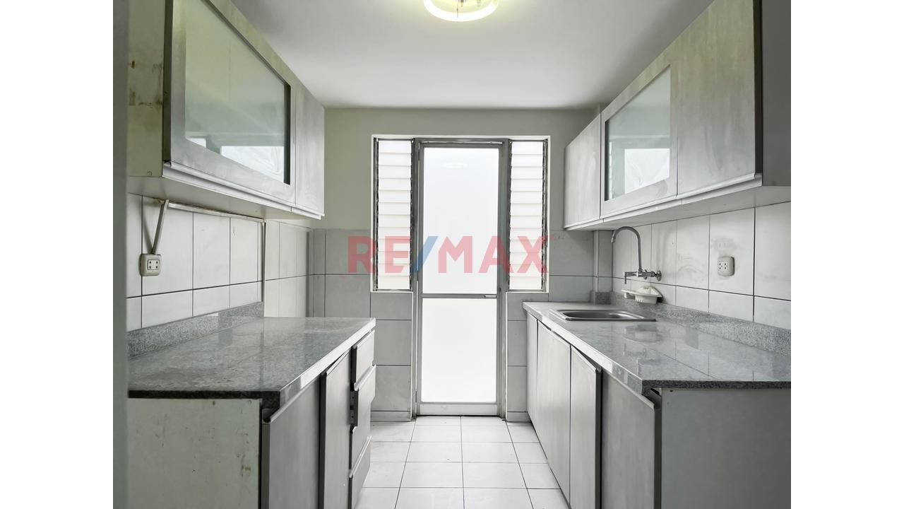 Bajo De Precio Venta De Departamento En Miraflores — foto 8