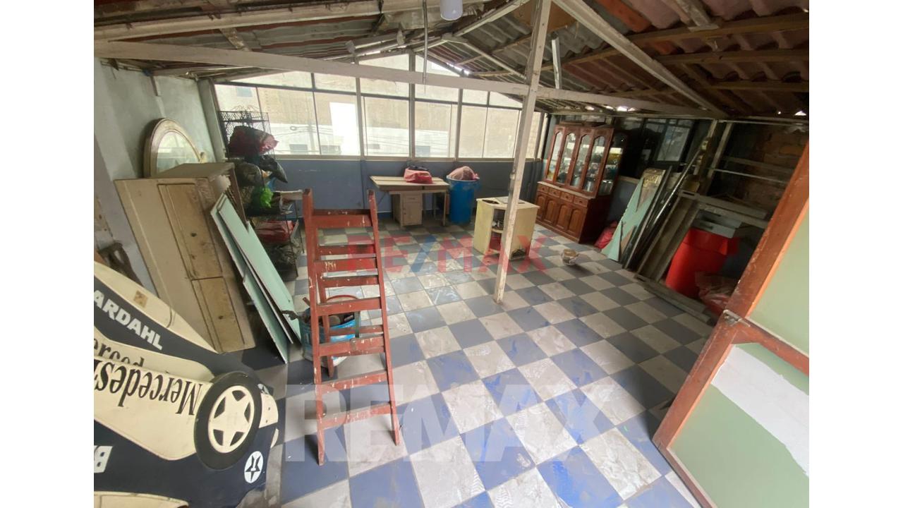 Vendo Casa De 3 Pisos Mas Azotea  En Zona Residencial Brisas De Oquendo Callao — foto 3