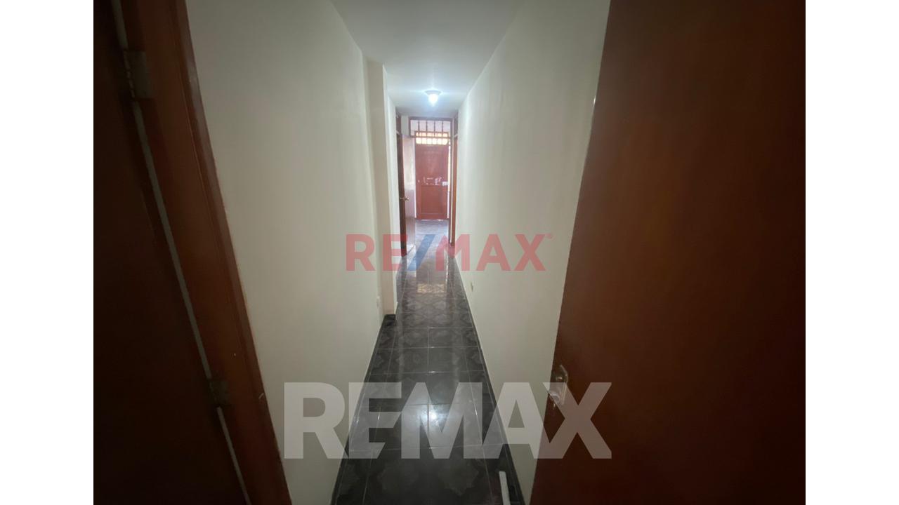 Vendo Casa De 3 Pisos Mas Azotea  En Zona Residencial Brisas De Oquendo Callao — foto 13
