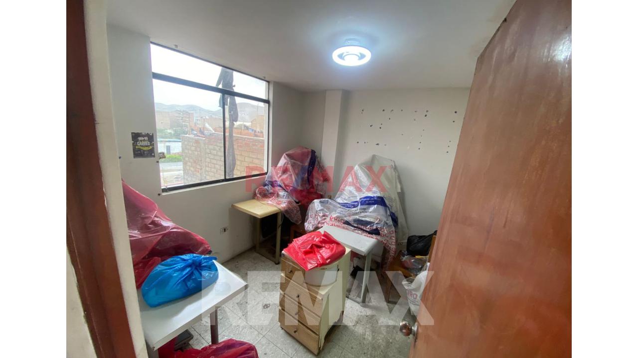 Vendo Casa De 3 Pisos Mas Azotea  En Zona Residencial Brisas De Oquendo Callao — foto 9