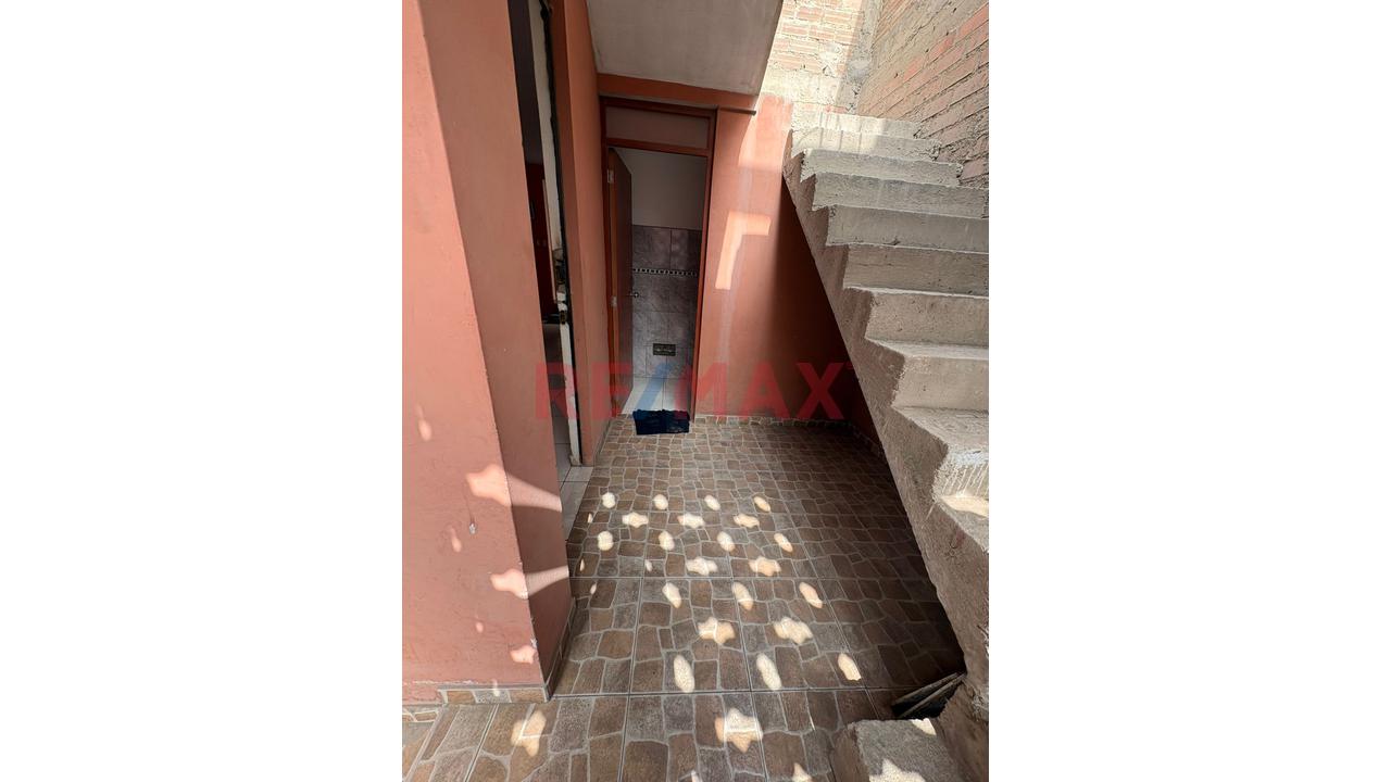 Vendo Amplia Casa De 3 Pisos Bien Distribuidos En Puente Pedra — foto 12