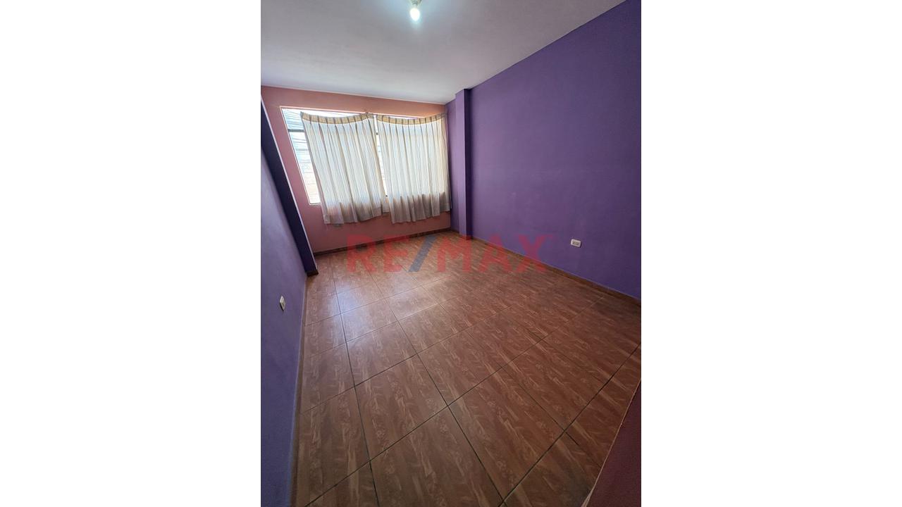 Vendo Amplia Casa De 3 Pisos Bien Distribuidos En Puente Pedra — foto 8
