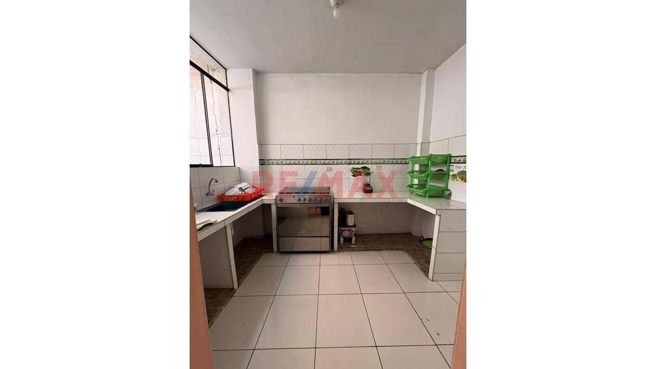 Vendo Amplia Casa De 3 Pisos Bien Distribuidos En Puente Pedra — foto 3