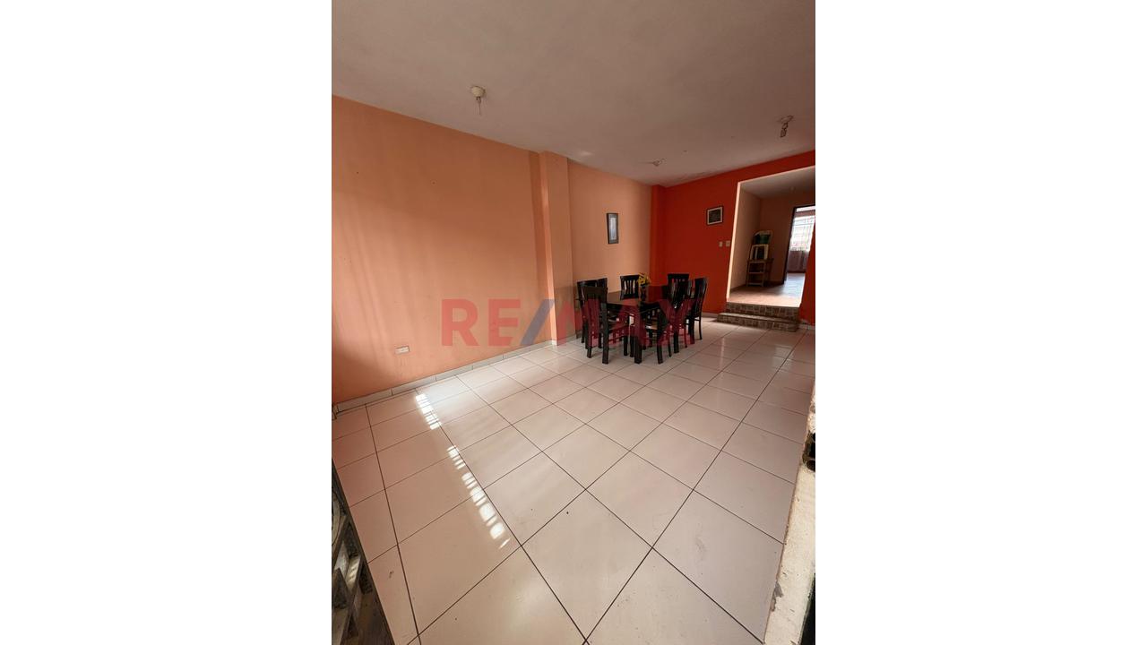 Vendo Amplia Casa De 3 Pisos Bien Distribuidos En Puente Pedra — foto 2