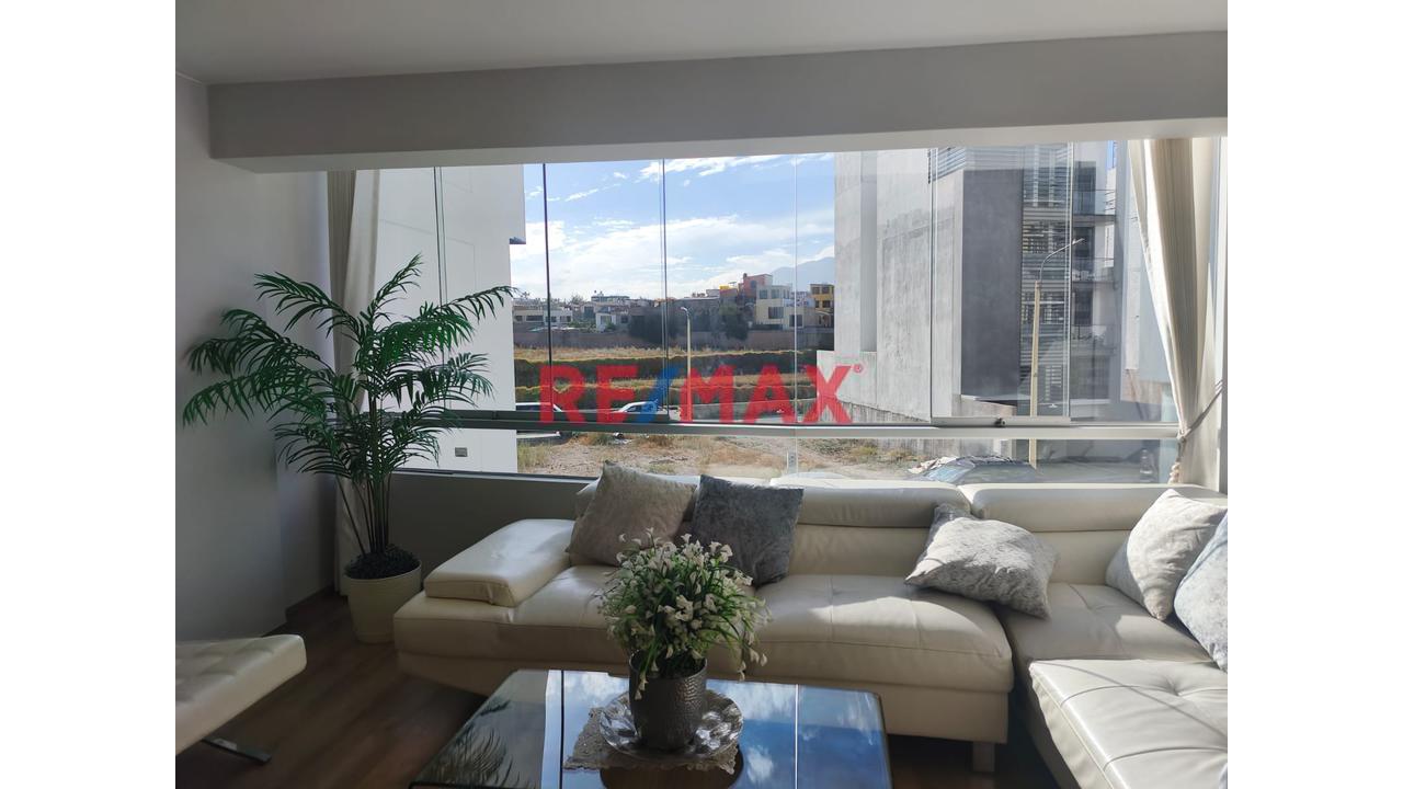 Exclusivo Y Amplio Departamento En Venta