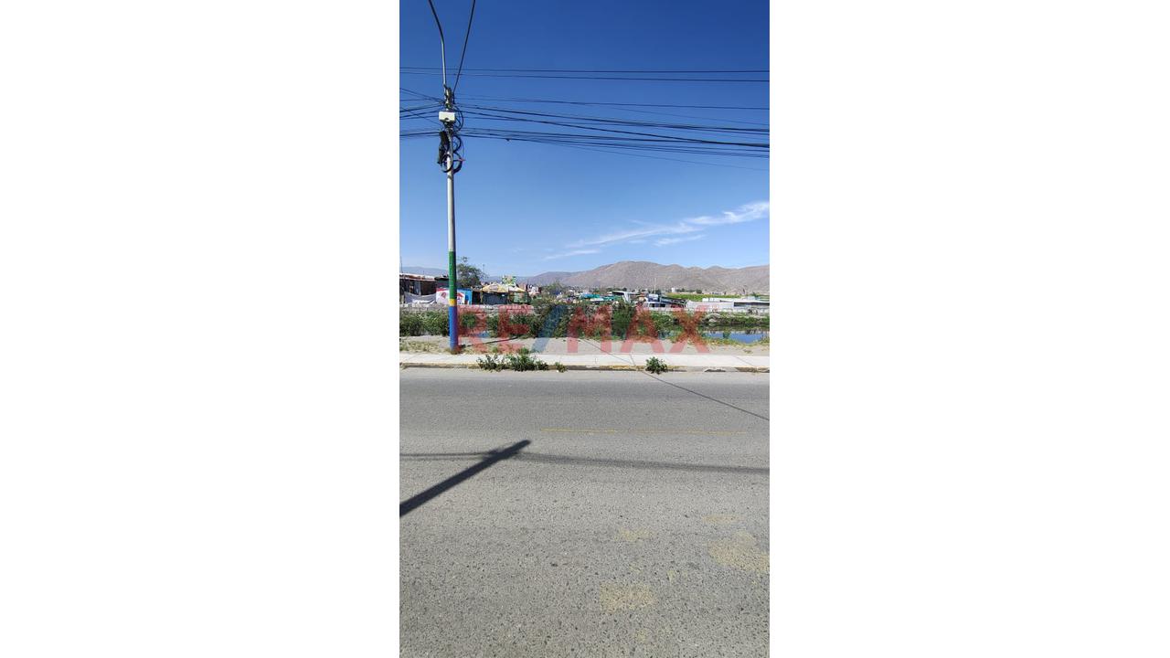 Vendo Amplio Terreno En Av. La Amistad - Socabaya - 3