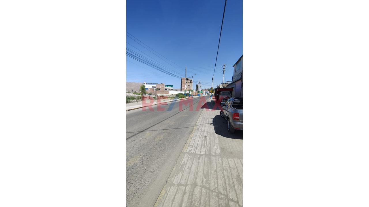 Vendo Amplio Terreno En Av. La Amistad - Socabaya - 2