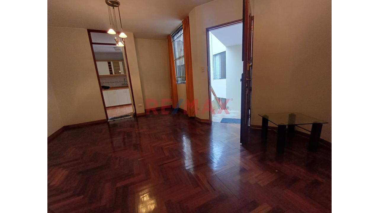 Departamento Amplio Con Terraza Y Excelente Ubicación En Pueblo Libre - 2