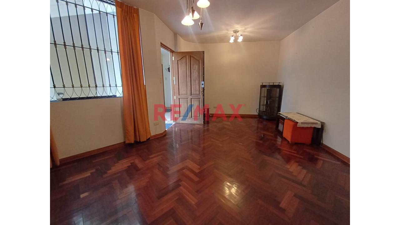 Departamento Amplio Con Terraza Y Excelente Ubicación En Pueblo Libre - 1