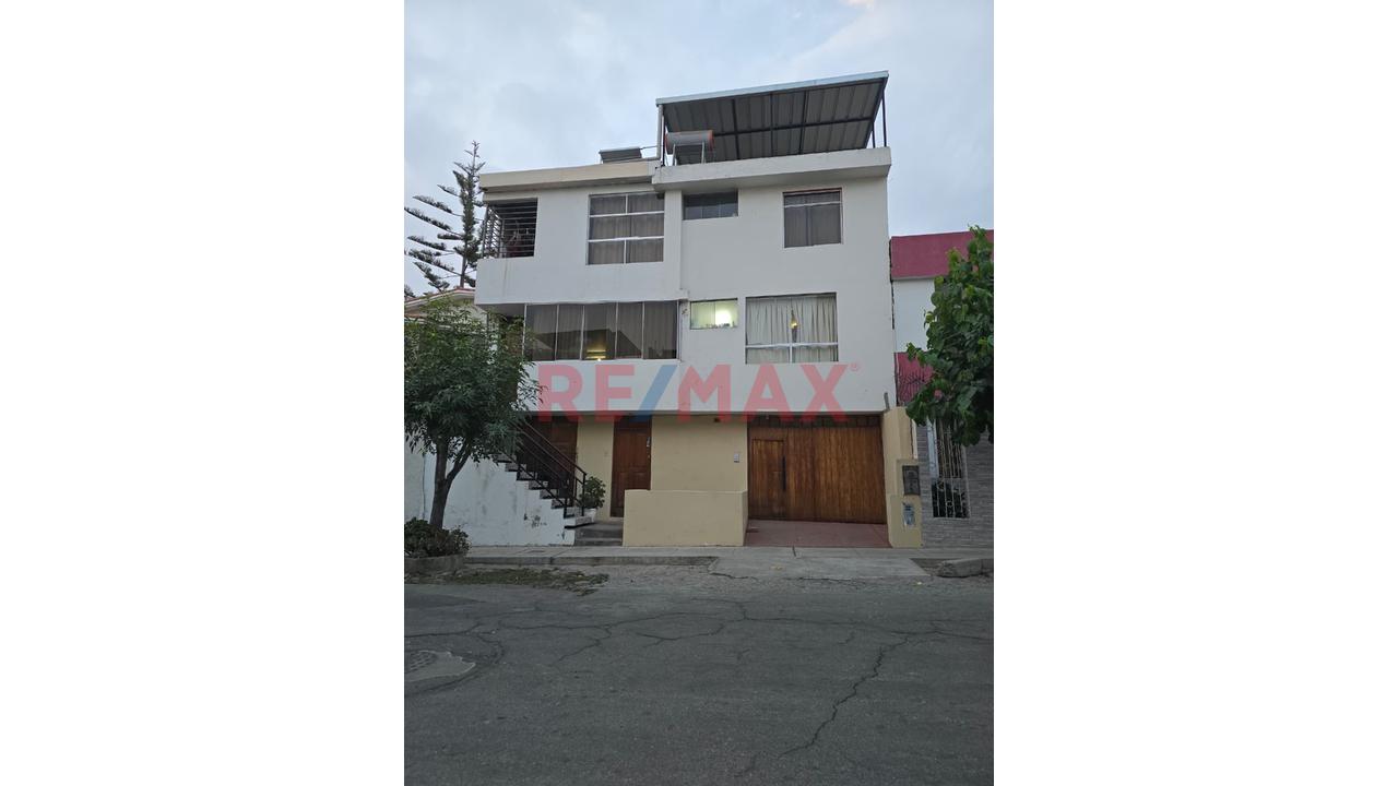 Casa en Venta ubicado en Jose Luis Bustamante Y Rivero Casa en Venta ubicado en Jose Luis Bustamante Y Rivero