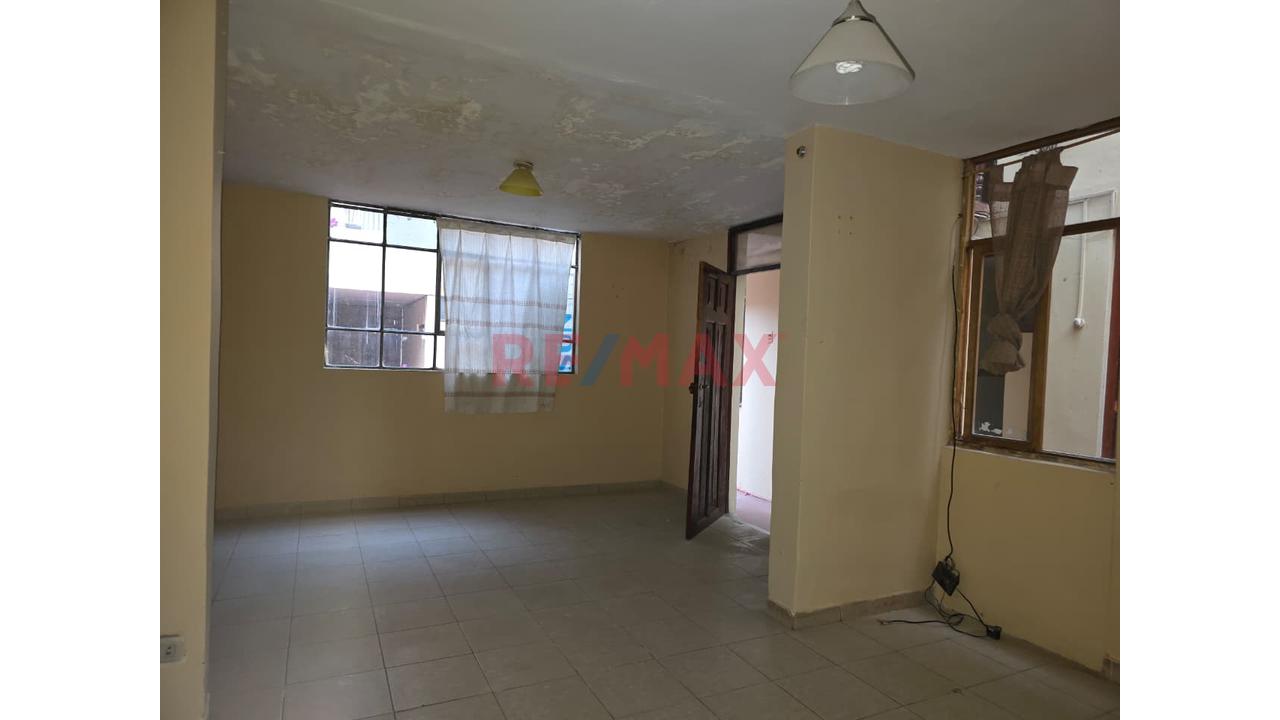 Vendo Casa En Urb. La Encalada - 9