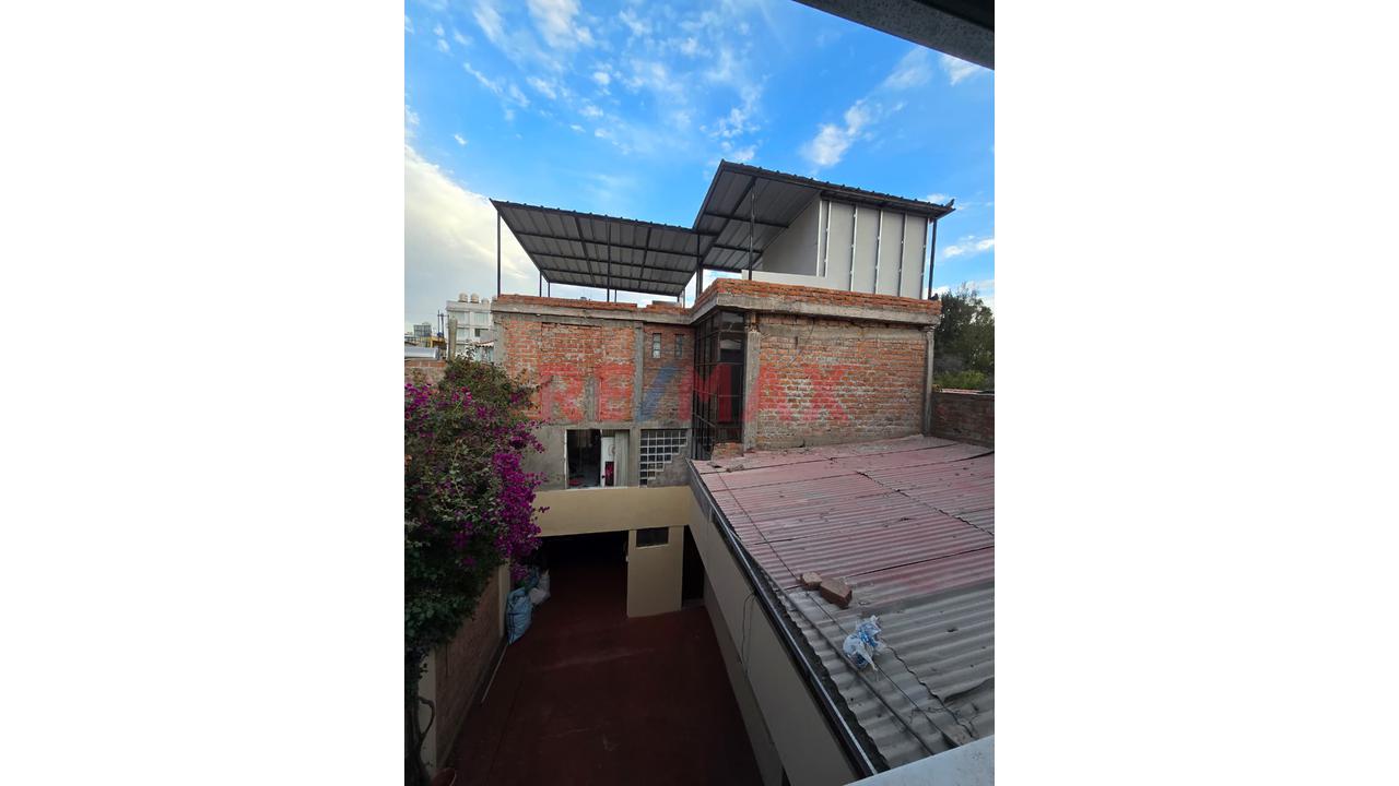 Vendo Casa En Urb. La Encalada - 14