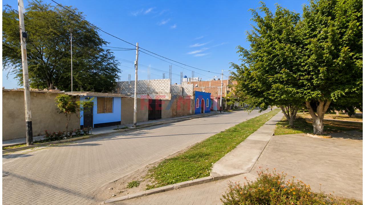 Se Vende Amplio Lote Frente A Parque En Guadalupe - 3