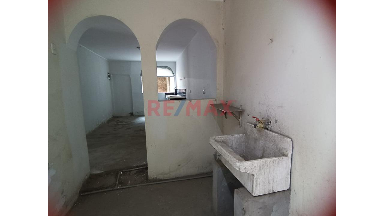 🔥 Oportunidad Para Constructoras E Inversionistas: 252 M² En Zona Comercial - Av Trapiche - Distrito De Comas - 11