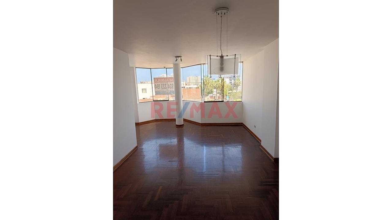 ¡Luz, Tranquilidad Y Excelente Ubicación En San Miguel! Departamento De 2 Dormitorios, 2 Baños Completos Y Un Estudio En Alquiler — foto 4