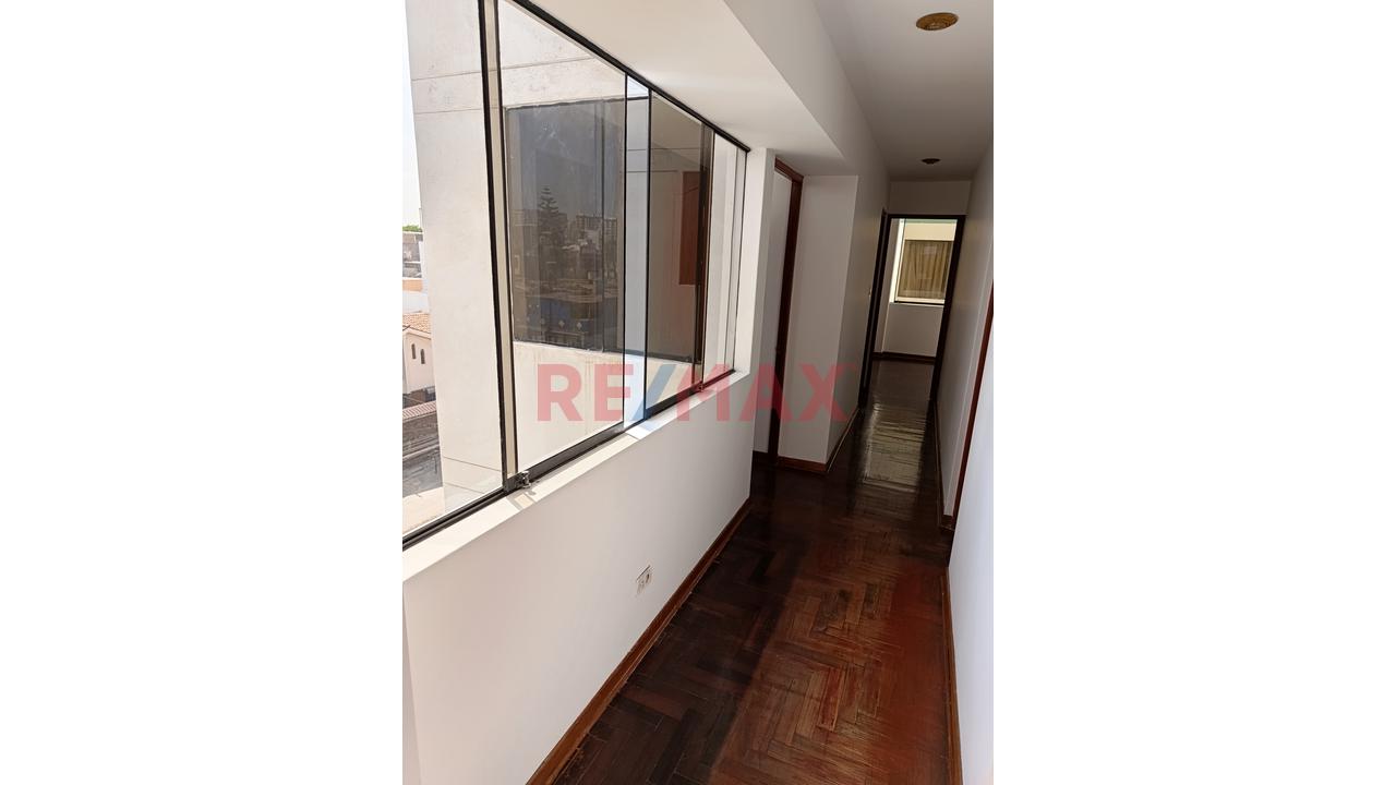 ¡Luz, Tranquilidad Y Excelente Ubicación En San Miguel! Departamento De 2 Dormitorios, 2 Baños Completos Y Un Estudio En Alquiler — foto 13