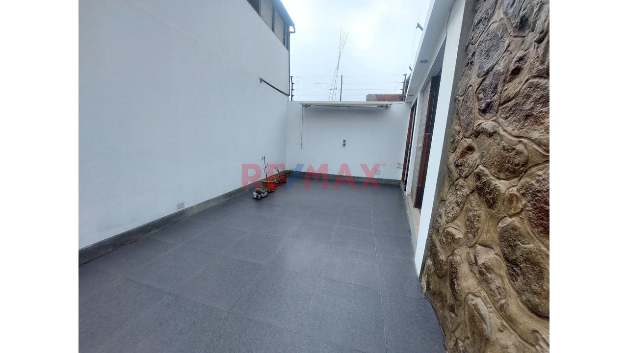 Alquiler De Mini Departamento Amoblado En 2Do Nivel Huertos De La Molina — foto 2
