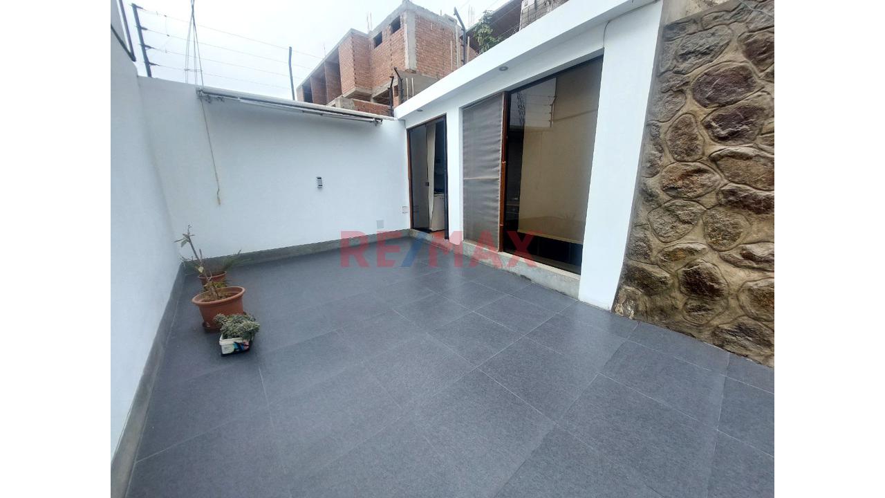 Alquiler De Mini Departamento Amoblado En 2Do Nivel Huertos De La Molina — foto 3