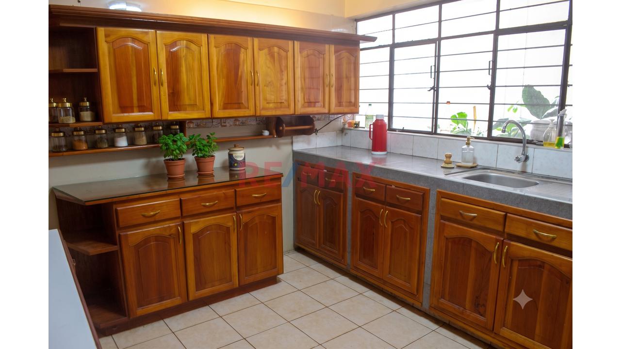 Casa Multifamiliar En Venta — 5 Pisos Independizados | Urb. El Naranjal, San Martín De Porres — foto 4
