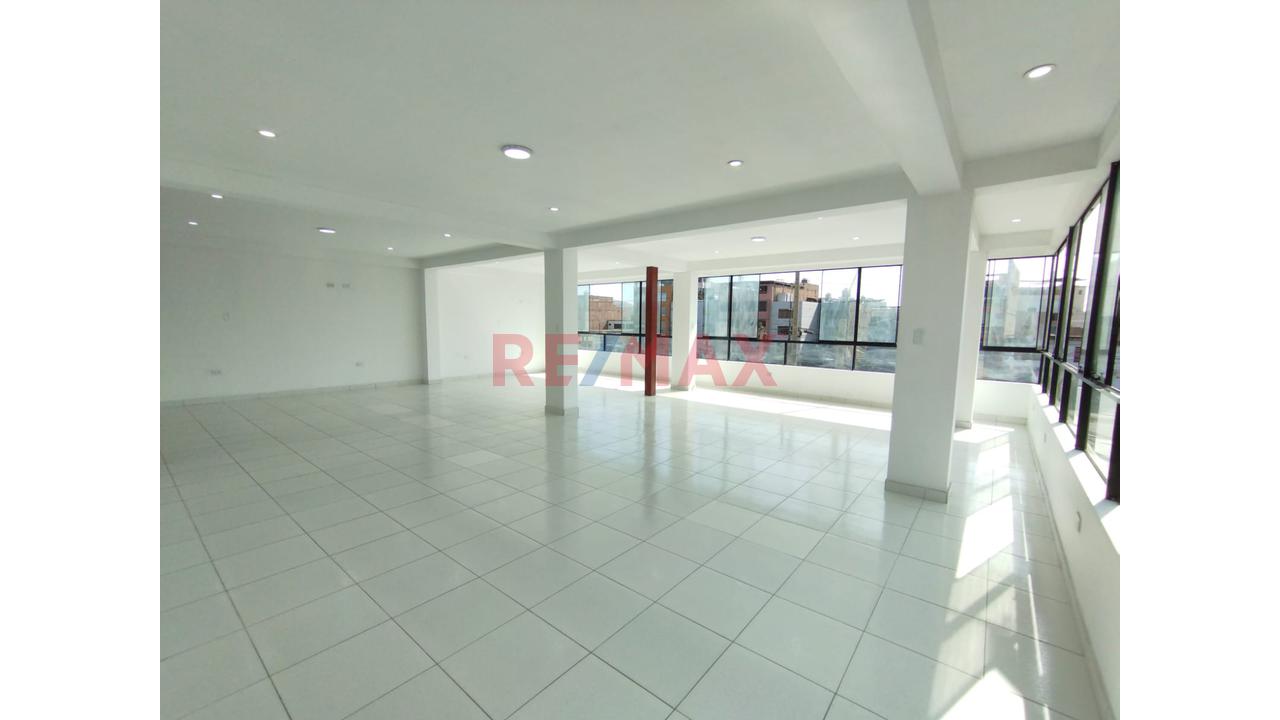 Local Comercial 3Er Piso Vista A La Av. Canta Callao Cerca A Carlos Izaguirre - San Martín De Porres — foto 4