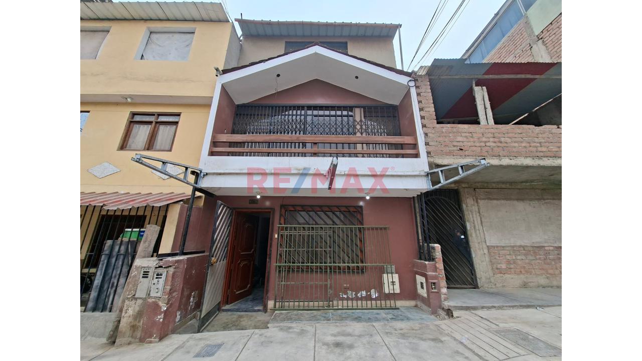 Se Vende Casa De 3 Pisos Como Terreno - 2