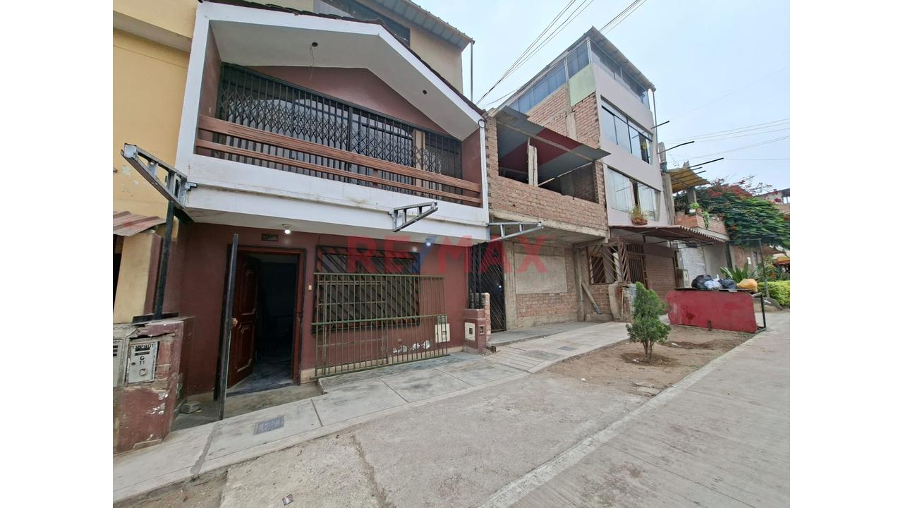 Se Vende Casa De 3 Pisos Como Terreno - 3