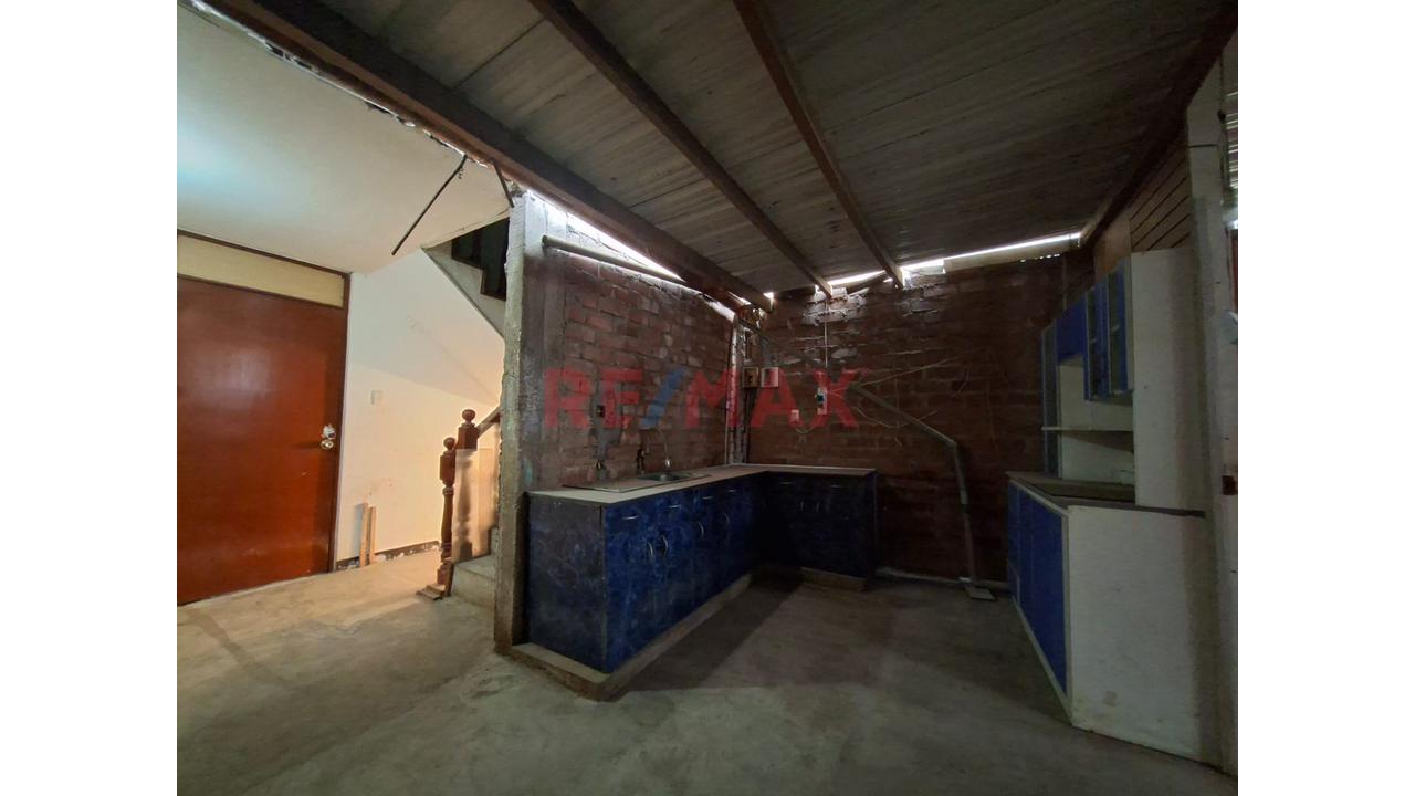 Se Vende Casa De 3 Pisos Como Terreno - 18
