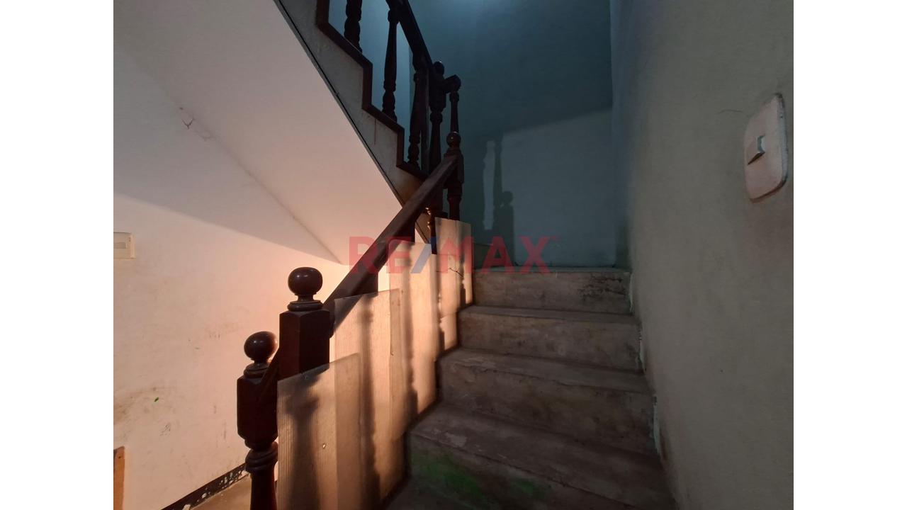 Se Vende Casa De 3 Pisos Como Terreno - 17