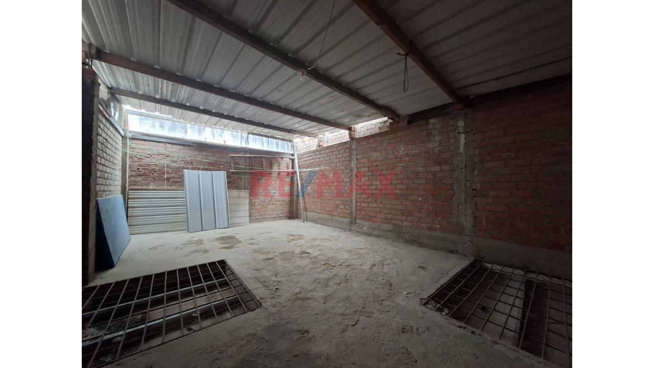 Se Vende Casa De 3 Pisos Como Terreno - 15