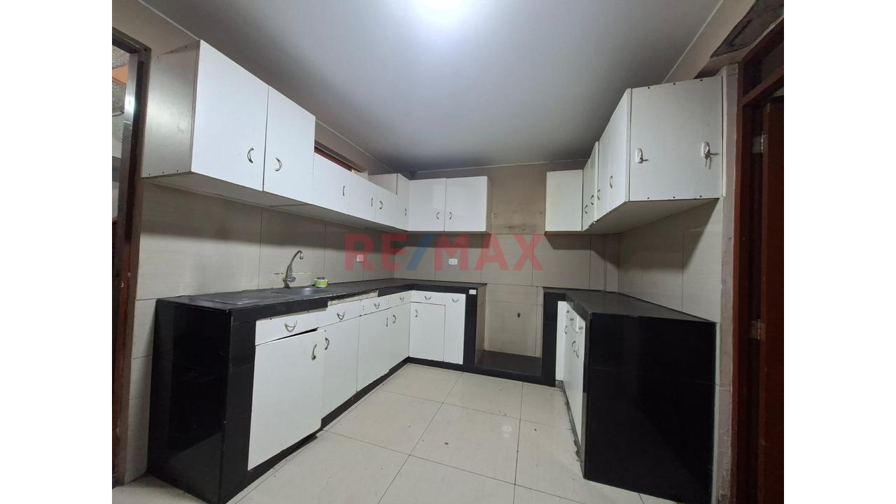 Se Vende Casa De 3 Pisos Como Terreno - 6