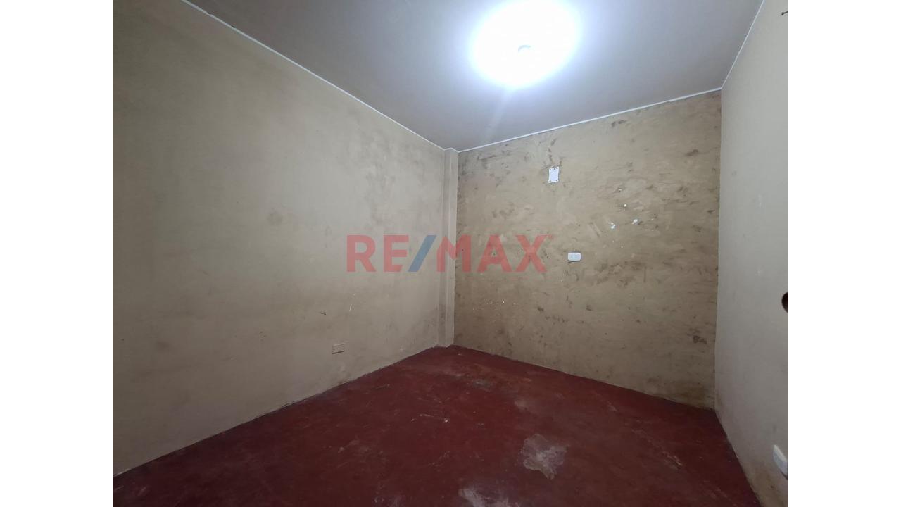 Se Vende Casa De 3 Pisos Como Terreno - 9