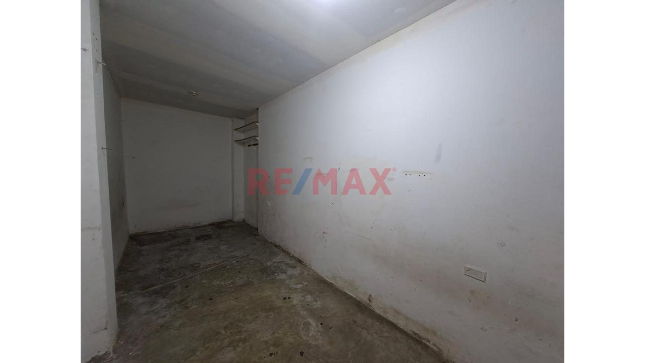 Se Vende Casa De 3 Pisos Como Terreno - 8