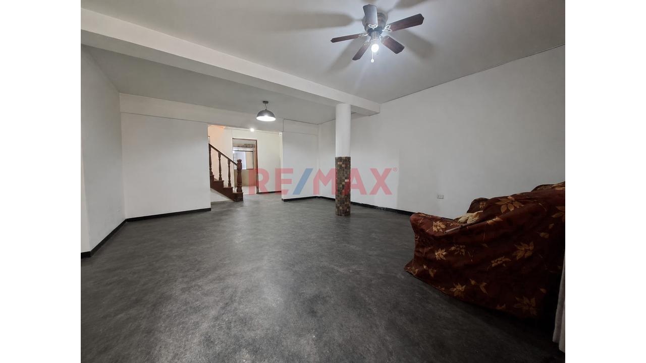 Se Vende Casa De 3 Pisos Como Terreno - 4