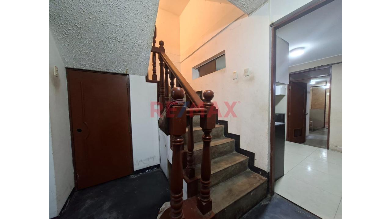 Se Vende Casa De 3 Pisos Como Terreno - 16