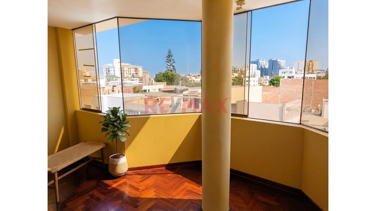 ¡Luz, Tranquilidad Y Excelente Ubicación En San Miguel! Departamento De 2 Dormitorios, 2 Baños Completos Y Un Estudio En Venta – $85,000 — foto 3