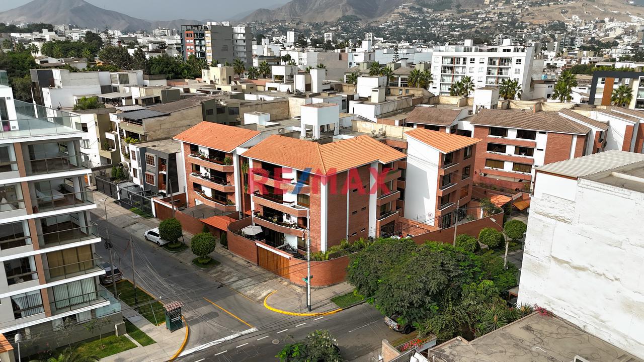 Departamento Con Vista A Calle Balcón En La Sala En 4To Piso (Sin Ascensor) De 180 Mts