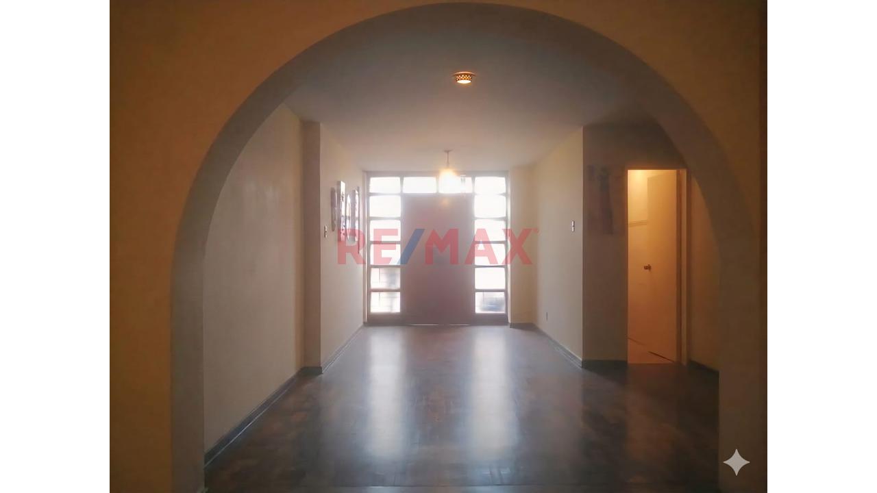 Alquiler Local Comercial Avenida El Polo $2,300.00 - 12